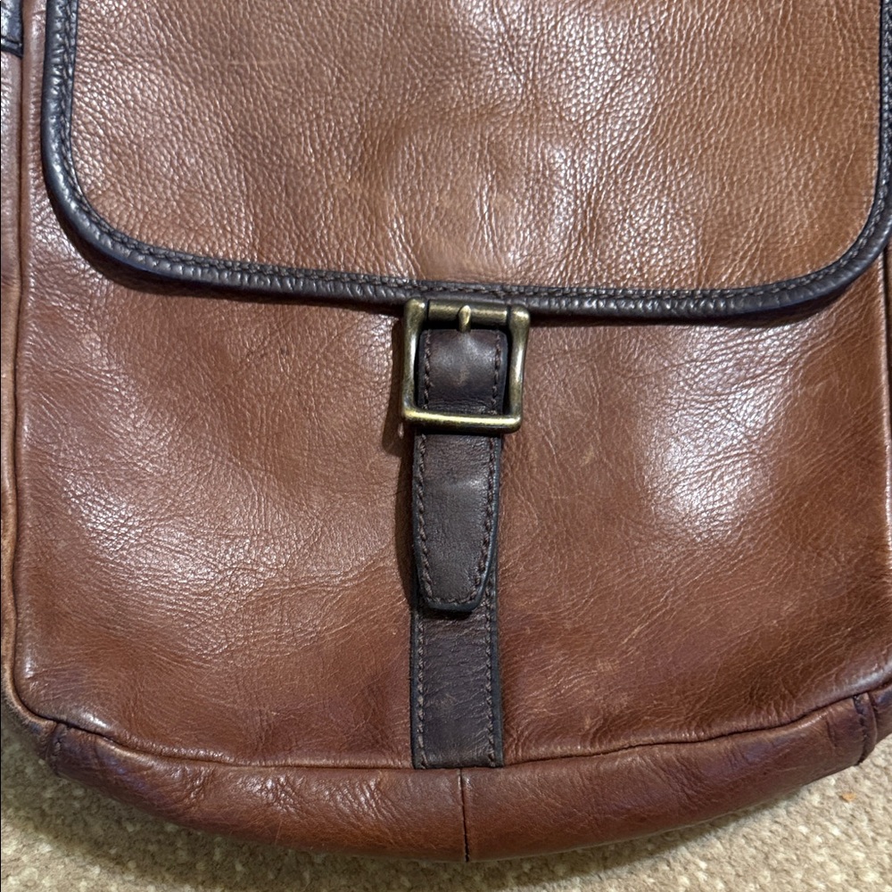 Fossil Brown Leather Vintage Messenger Bag with Dark Trim - Picture 3 of 16